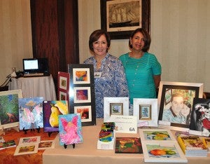 Norma D´Arcy y Lucy Paz.