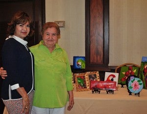 Yolany Paz y María Victoria Marín.