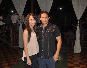 Robert Limas y Crystal Barahona.