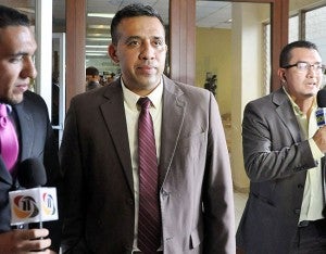 El abogado Eduardo Montes acreditó ante la Corte Suprema de Justicia la garantía bancaria a favor de Lena Gutiérrez.