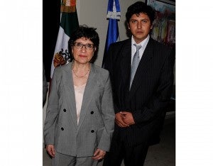 La embajadora de México en Honduras, Dolores Jiménez Hernández y Efraín Flores.