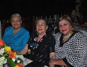 Rebeca de Mejía, Virginia Corrales y Farah Robles.
