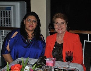 Iris Molina y Mery Bendeck.