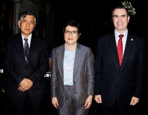 Los embajadores: Kenji Okada, Dolores Jiménez Hernández y Eugenio Trejos Benavides.