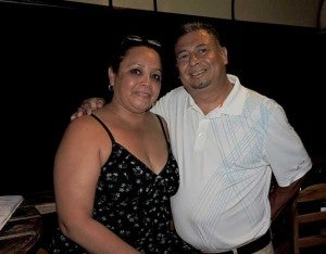 Hugo Varela junto a su esposa Julisa de Varela, gerentes de Capitan Beach.