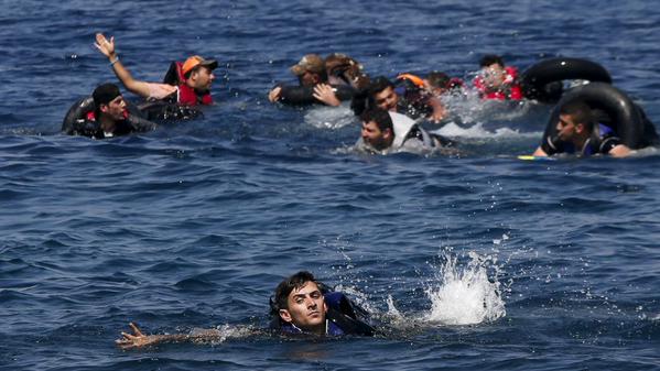 Los guardacostas indicaron que habían recuperado 34 cuerpos y que rescataron a 68 personas.