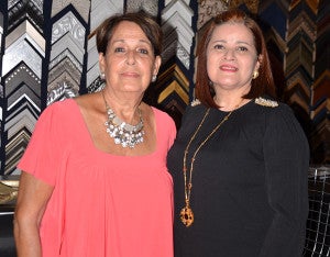Luz Merino y Carolina Carias.