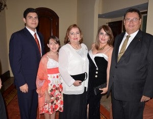 Alberto Pereira, Camila Pereira, Xenia de Pereira , Carmen Zepeda de Pereira y José Ramón Pereira.
