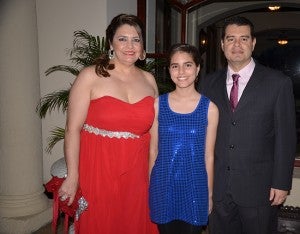 Dinora Cabañas, Mónica Flores y José Javier Flores.