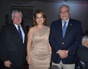 Antonio Tavel, Stephanie Mourra y Amílcar Bulnes.
