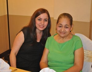 Mayra Carolina Sosa y Alicia de Figueroa.