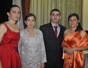 Vanessa, Teresa, Roni y Carmen Linares. 