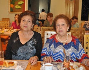 Cecilia Kafatti y la cumpleañera Graciela Chahín.