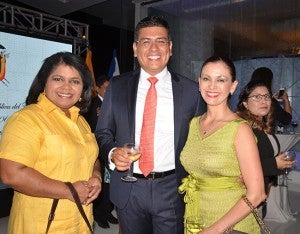 Betzaida Guerrero, embajadora de Panamá, Sergio Castellanos y Martha I. Alarcón,  embajadora de Colombia.