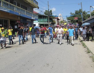 Centenares de personas, tanto de La Ceiba como de Jutiapa recorrieron las principales calles de esta comunidad para darle el último adiós a Quique.