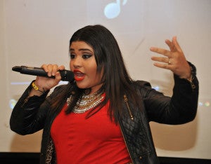 Karli Ortega, la Diva de la Bachata, cantó para los invitados.
