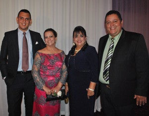 Roberto Pineda, Isabel Caballero, Magda y Roberto Pineda. 