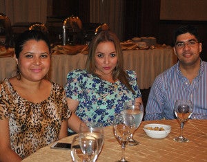 Paola Flores e Irma Paz y Carlos Castillo. 