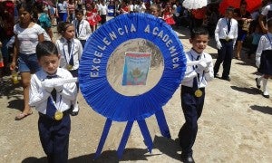Los niños de excelencia académica de la Escuela Dionisio  de Herrera.