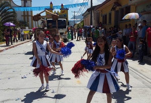 Un poco de buen baile y diversión en los desfiles.