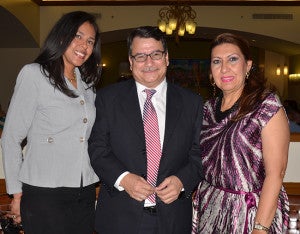 Carmen Urbina, Roberto Borjas y Sonia Palomo.