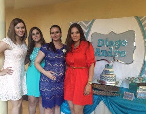 Eyleen Becker de Cueva, Jennifer Solórzano de Becker, la agasajada y Blanca Becker.