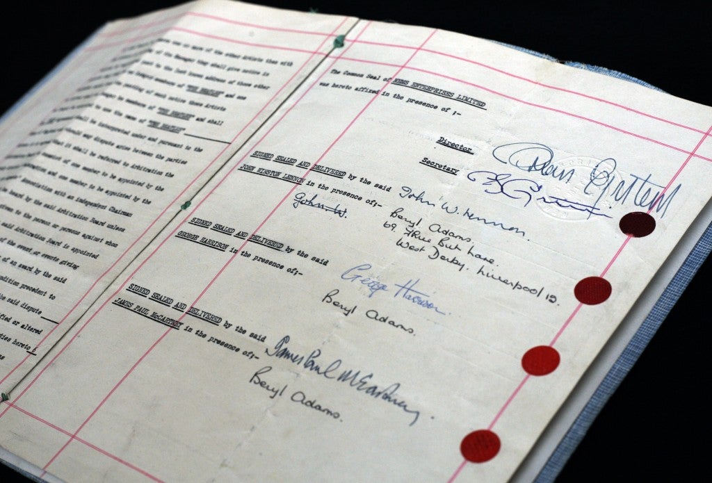 El primer contrato de los Beatles vendido por 550.000 dólares (2)