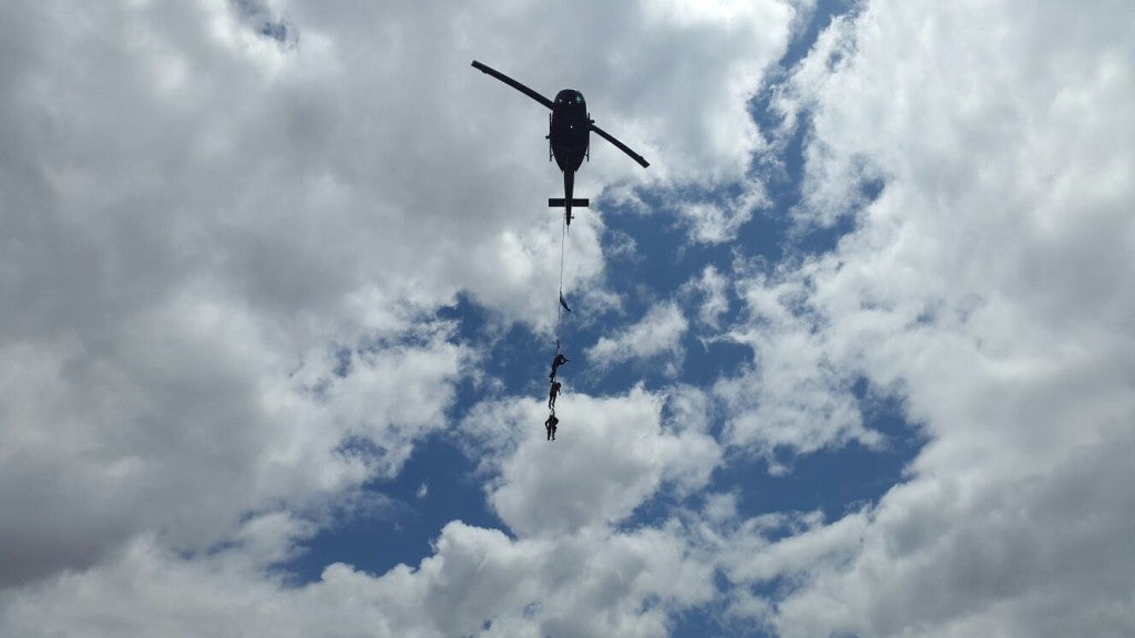Fervor cívico en Tegucigalpa Policía Militar realiza espectacular simulacro de rescate2