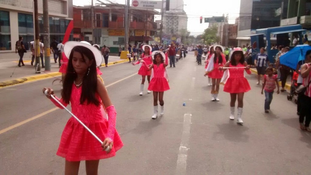 Fervor patriótico Escolares desfilan en San Pedro Sula (2)
