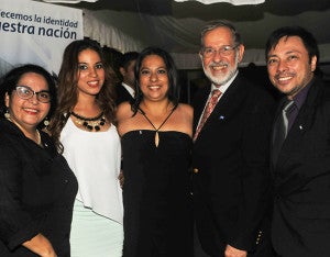 Lourdes Ochoa, Kimberly Zeren, Lorena Pineda, Marco Rietti y Eleazar Úbeda.  
