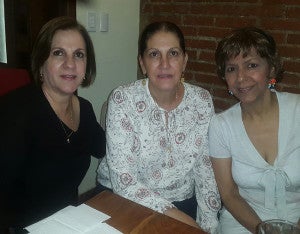 Marta Araujo, Lynette de Saybe y Lorette de González.