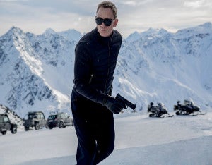 “SPECTRE” James Bond regresa y será la última entrega dirigida por Sam Mendes. Bond, interpretado por Daniel Craig, suma ya con estas 24 entregas. El villano será Christoph Waltz, mientras que Mónica Bellucci y Léa Seydoux se suman a la nómina de chicas Bond. Además, Ralph Fiennes tendrá la nada fácil tarea de asumir el papel de “M”. Fecha tentativa de estreno 6 de noviembre.