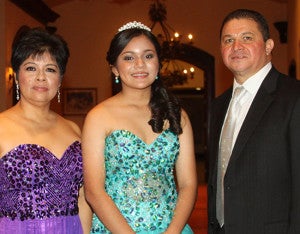 Ana de Henríquez, Miranda Dayana y Heriberto Henríquez.