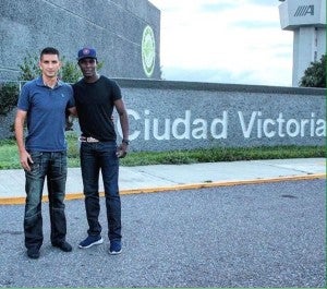 Rubilio y Leverón al momento de llegar a México 