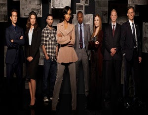 SCANDAL El control de las crisis políticas y escándalos estará de vuelta en Netflix con la temporada 4 de Scandal, uno de los últimos éxitos creados por Shonda Rimes. La brillante abogada Olivia Pope (Kerry Washington) -y la mujer favorita del presidente de los Estados Unidos, Fitzgerald Grant (Tony Goldwyn)- llega con 22 episodios en una temporada alabada por romper con todos los esquemas, y que incluye secuestros, conspiraciones mundiales, asesinatos, amores, desamores, traición y mucha maldad.