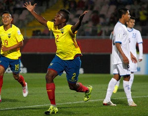 Ecuador player Joan Cortez (C) celebrates after scoring against Honduras during their FIFA U-17 World Cup Chile 2015 football match at Fiscal de Talca stadium in Talca, Chile, on October 18, 2015. AFP / ADRIAN AYLWIN / PHOTOSPORT