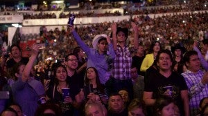 Fans de todas las edades despidieron a Chente Fernández.